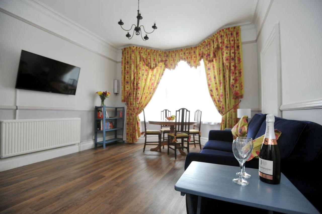 Beechurst Serviced Apartments Cheltenham Bagian luar foto