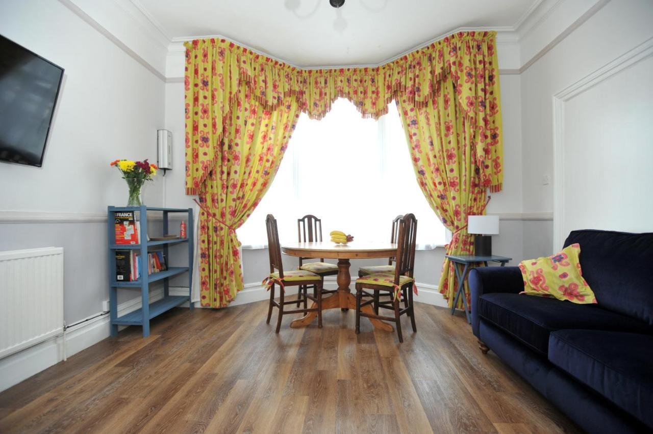 Beechurst Serviced Apartments Cheltenham Bagian luar foto