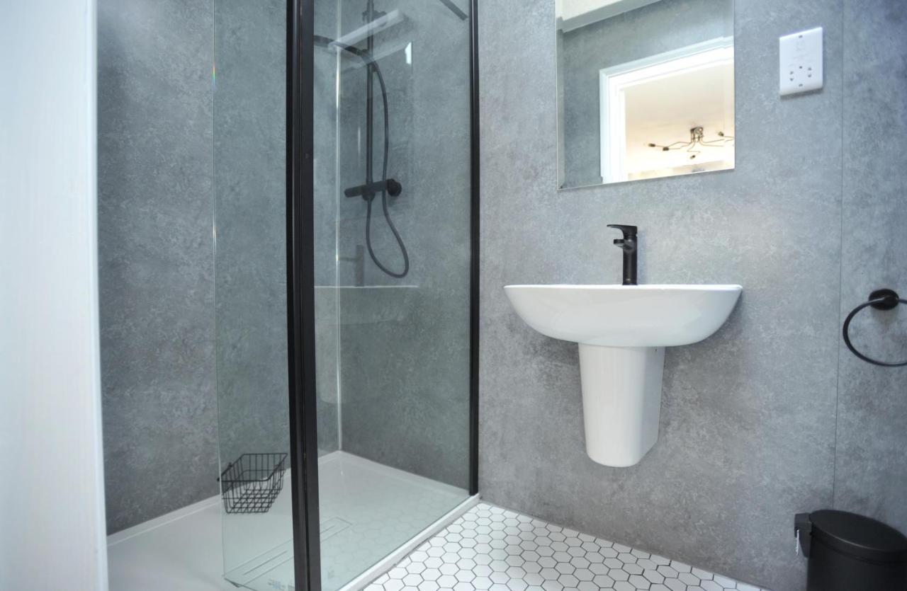 Beechurst Serviced Apartments Cheltenham Bagian luar foto