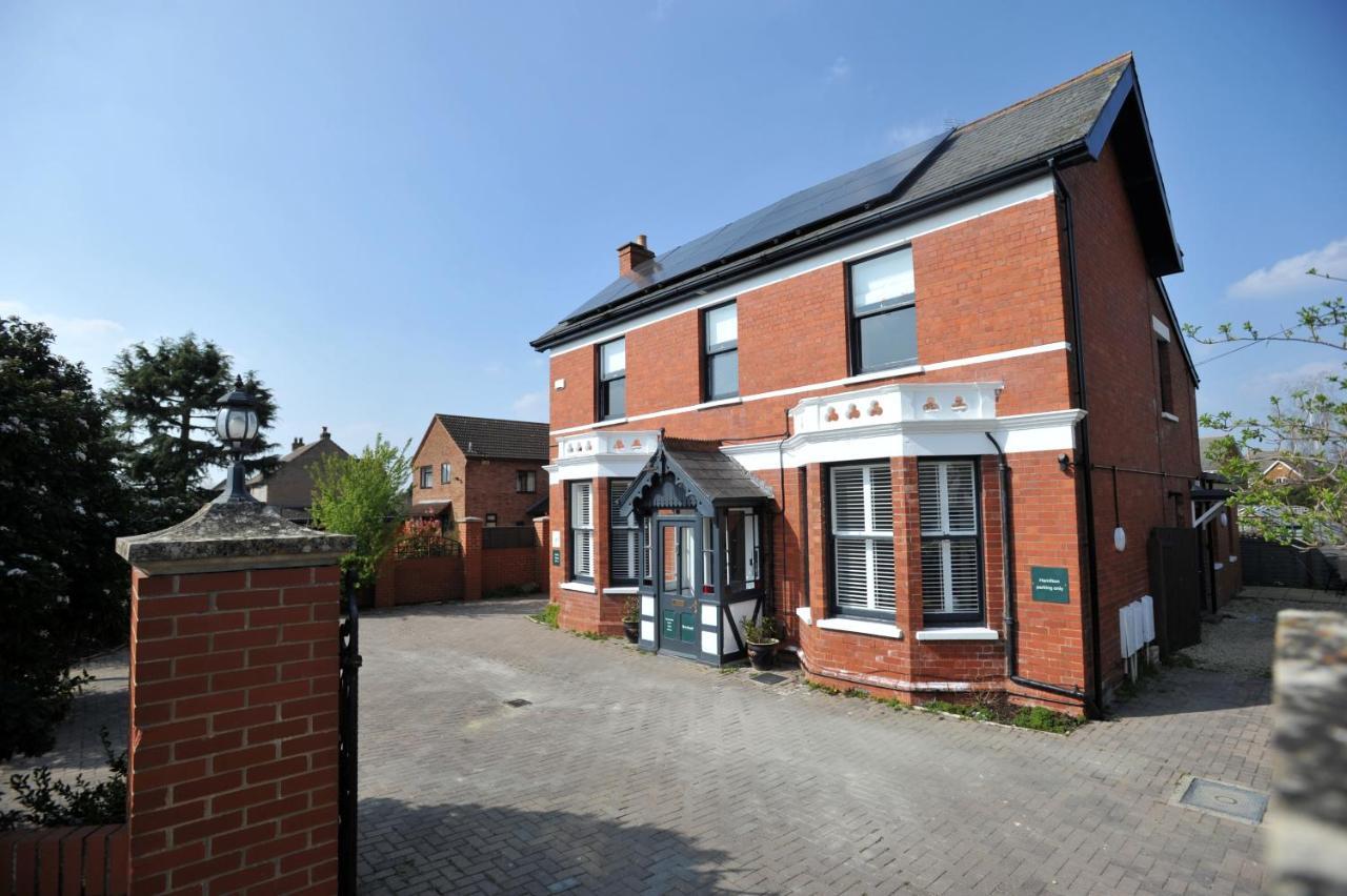 Beechurst Serviced Apartments Cheltenham Bagian luar foto